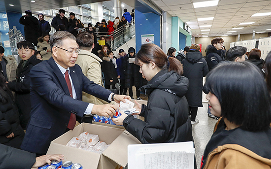 “A+ 간식 먹고, 시험 대박나세요!”